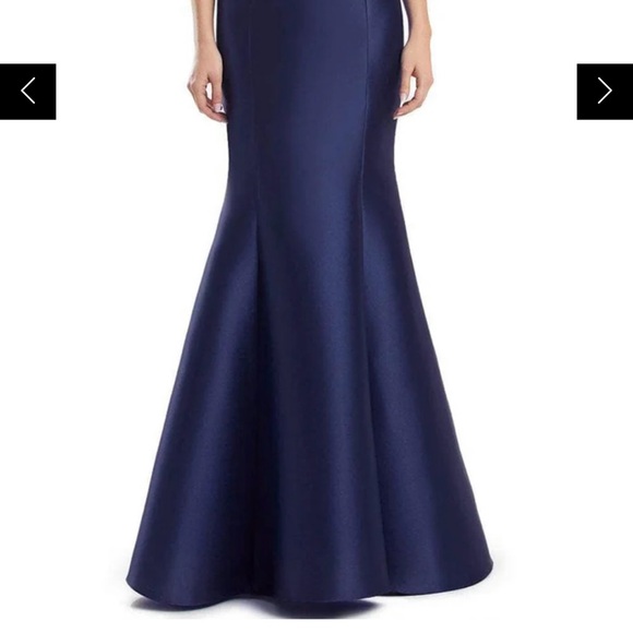 Elegant Navy Strapless Gown with Floral Detail - Picture 6 of 6